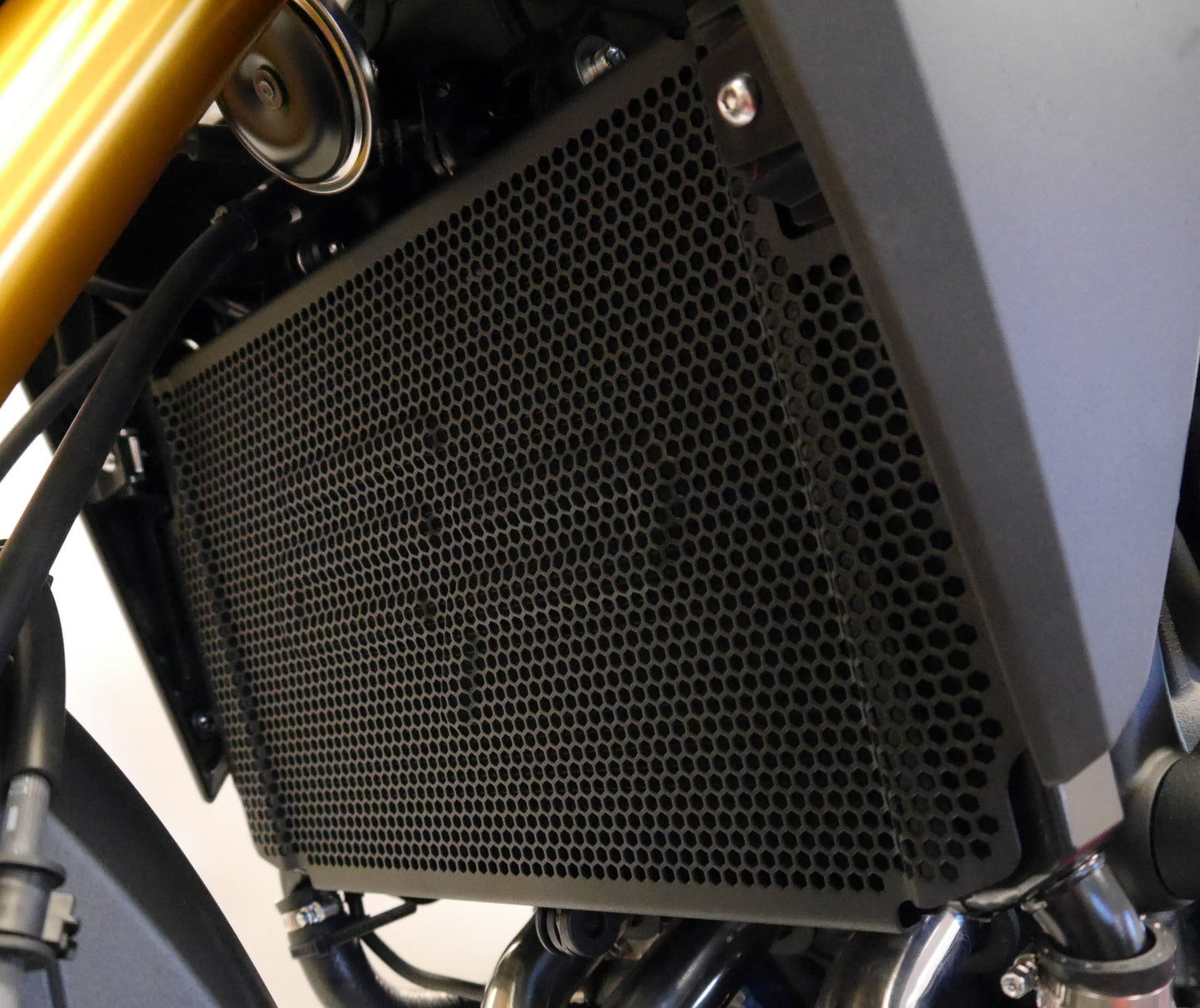 yamaha-tracer-900-gt-radiator-guard-2018-onwards