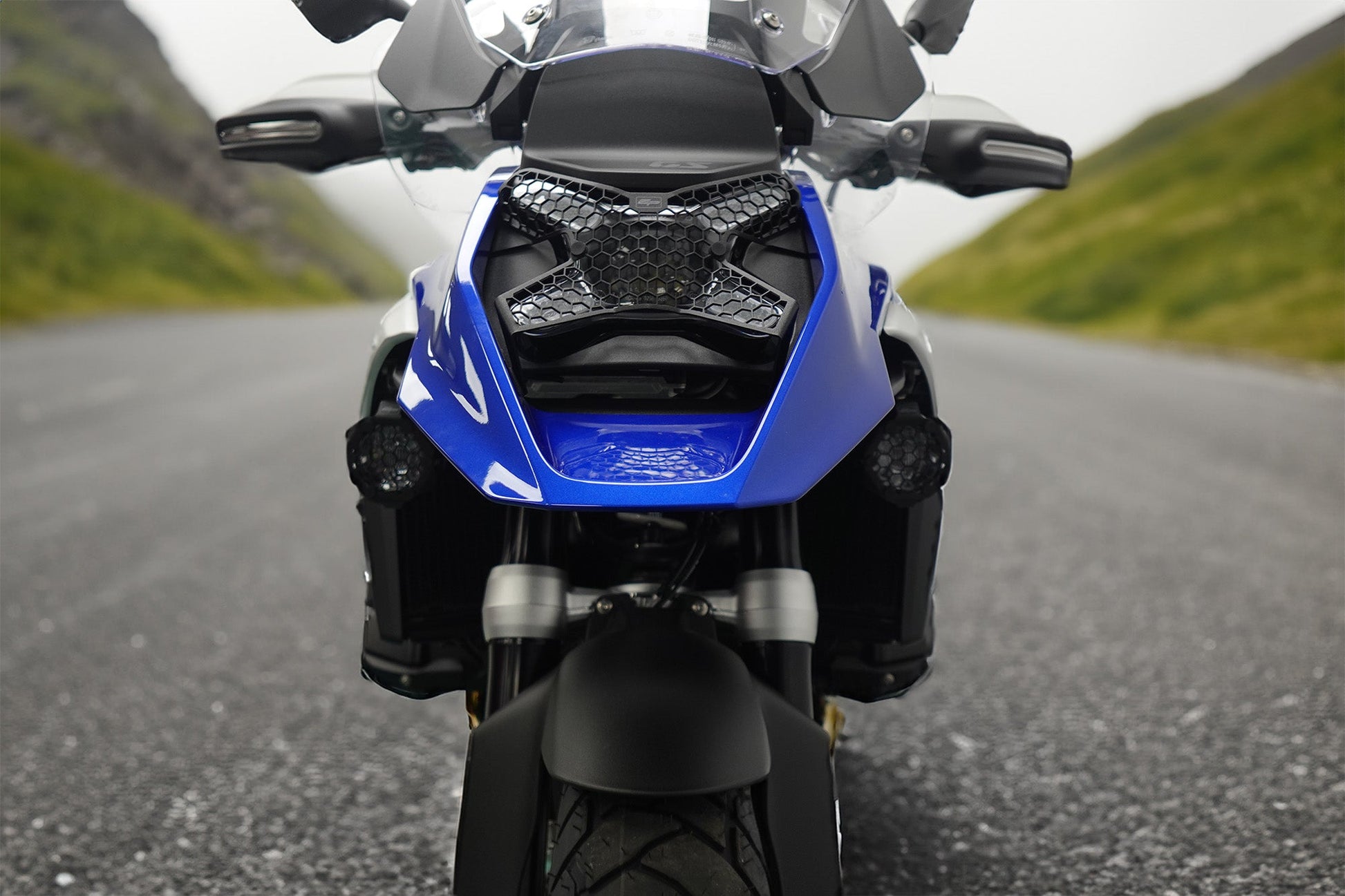 ep-spot-light-guard-bmw-r-1300-gs-triple-black-2024