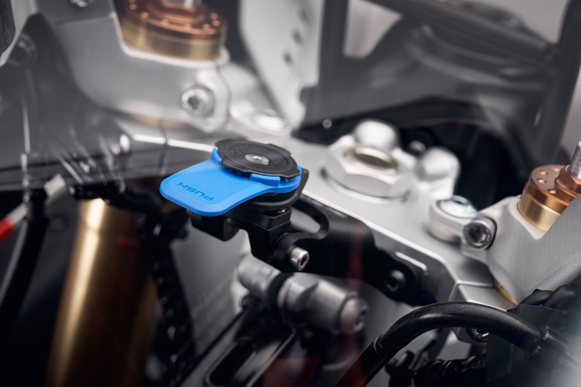 evotech-quad-lock-compatible-handlebar-clamp-mount-yamaha-xsr900-gp-2024