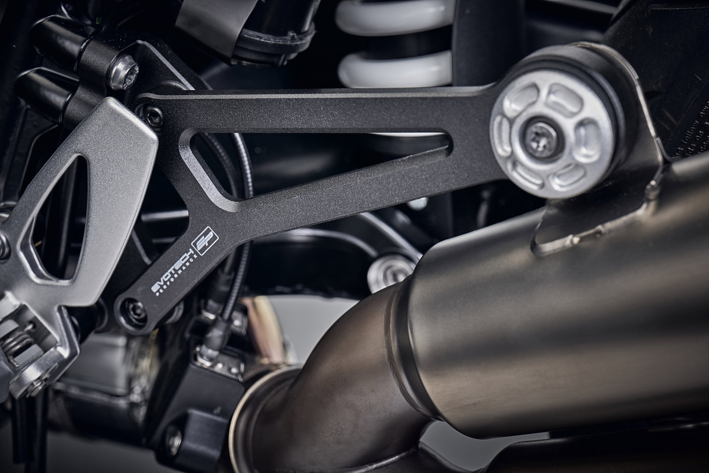 ep-bmw-r-ninet-black-exhaust-hanger-2017-onwards