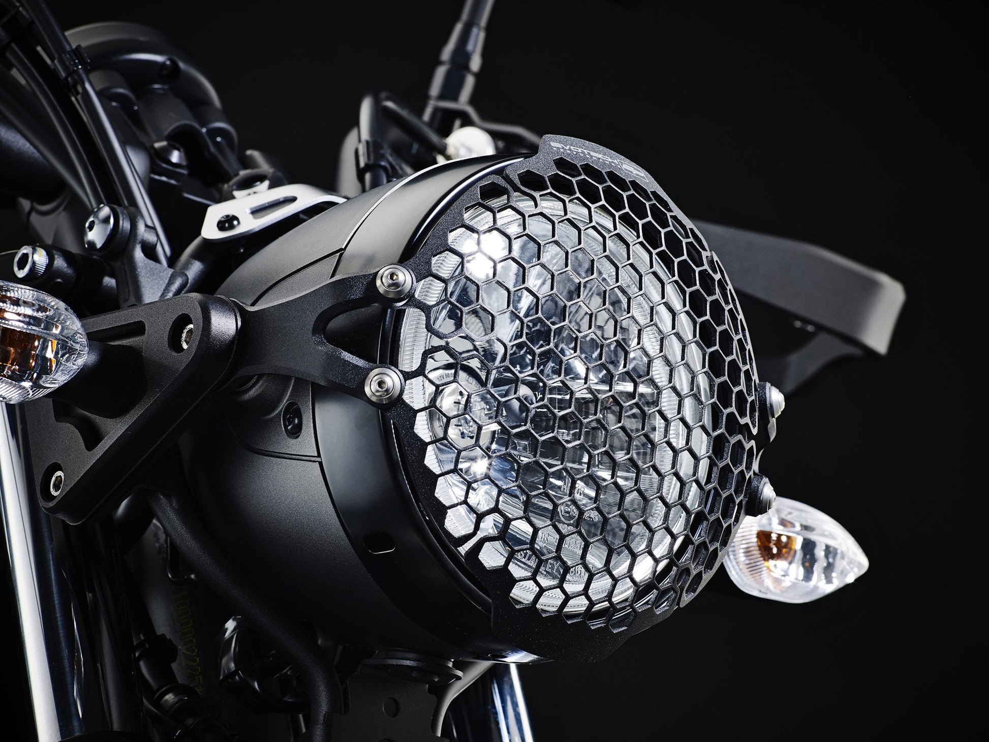 ep-yamaha-xsr700-xtribute-headlight-guard-2018-2021