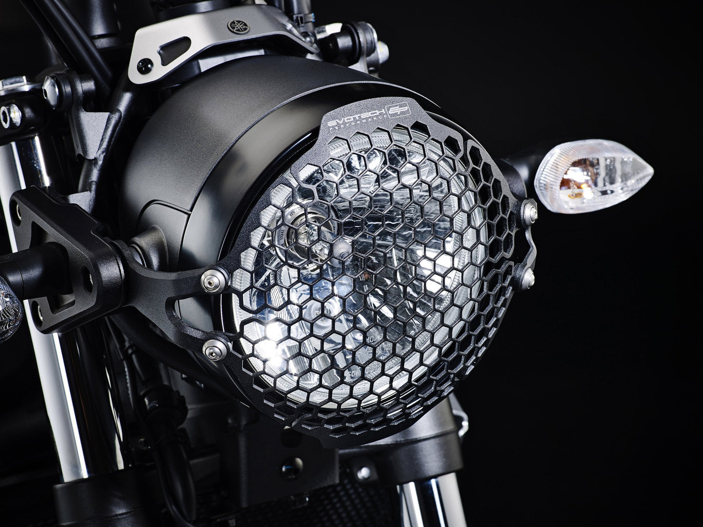 ep-yamaha-xsr700-xtribute-headlight-guard-2018-2021