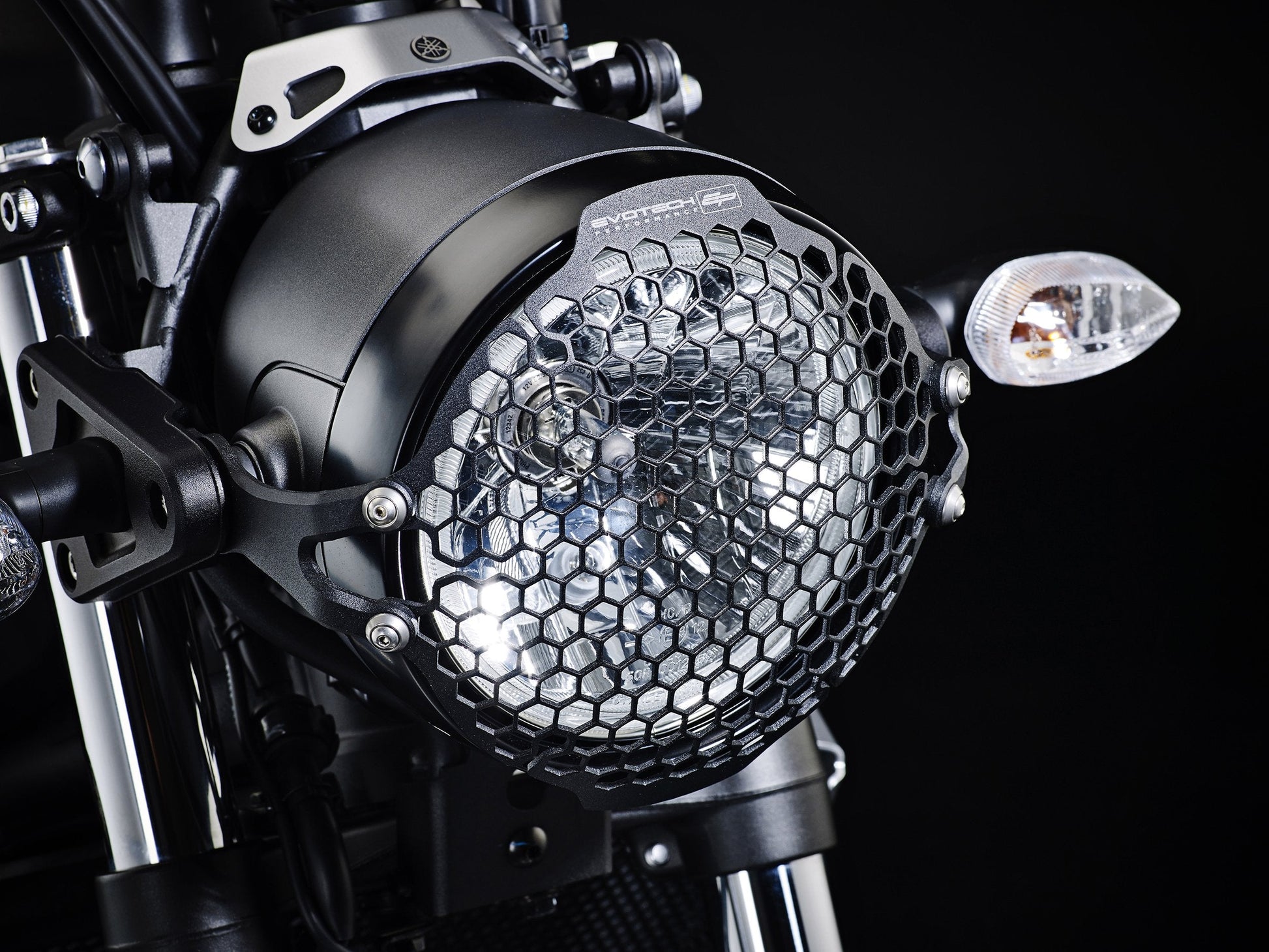 ep-yamaha-xsr700-xtribute-headlight-guard-2018-2021